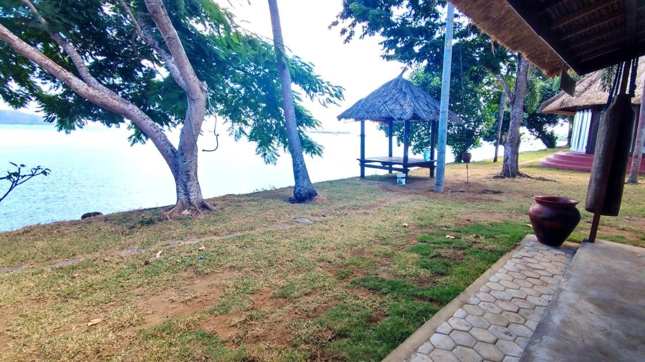 Khabita Beach Resort Lembar  Kültér fotó