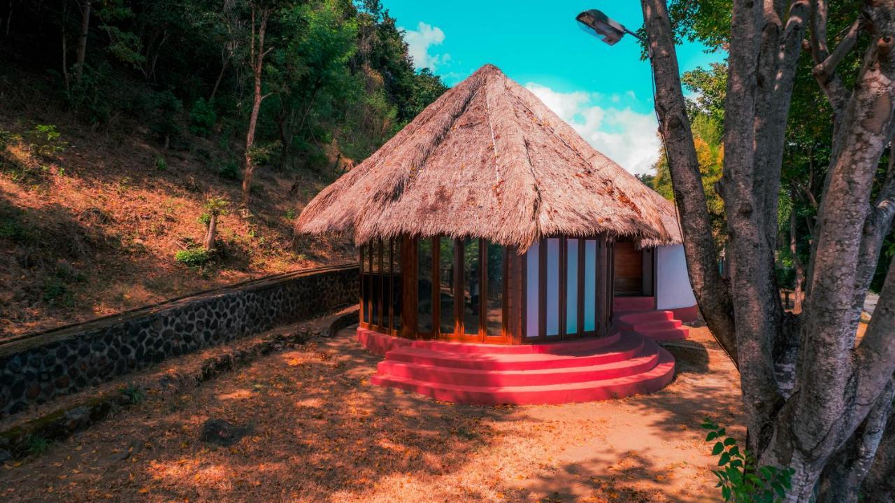 Khabita Beach Resort Lembar  Kültér fotó